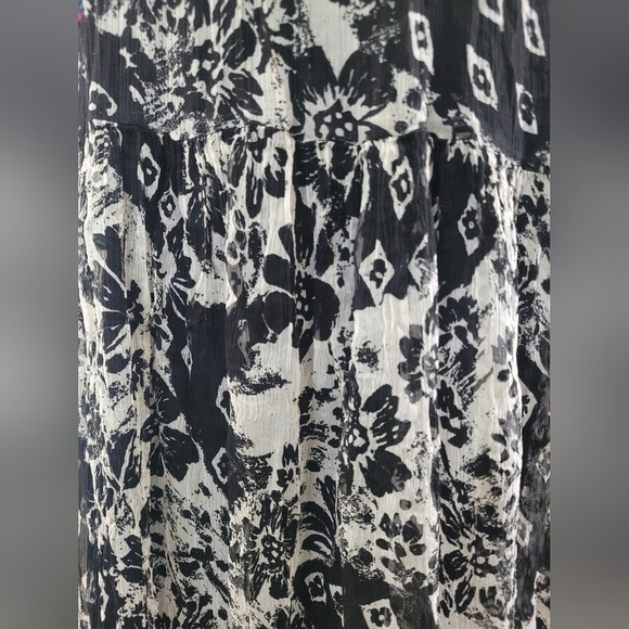 Massimo Dutti Elegant Black and White Silk Floral Dress - Picture 5 of 8